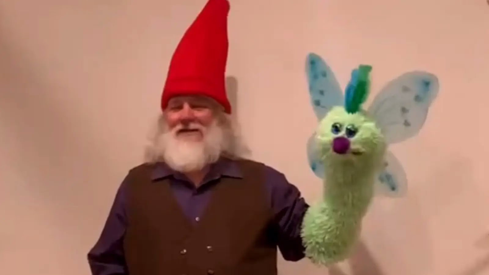 Poppa Gnome’s Traveling Magic Show Brings Enchantment to the School of Magic!